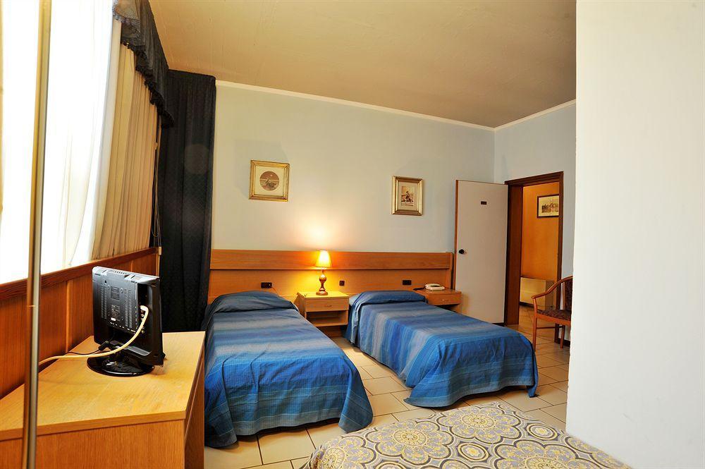 Hotel Cristallo Barga Fornaci di Barga Exteriör bild