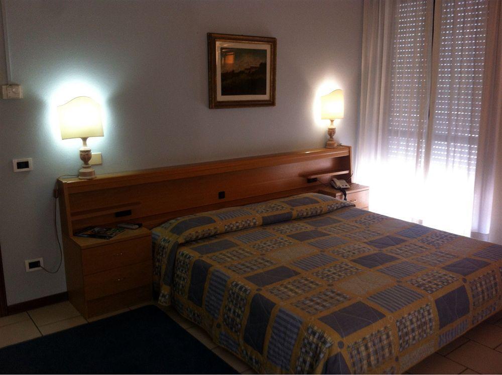 Hotel Cristallo Barga Fornaci di Barga Exteriör bild