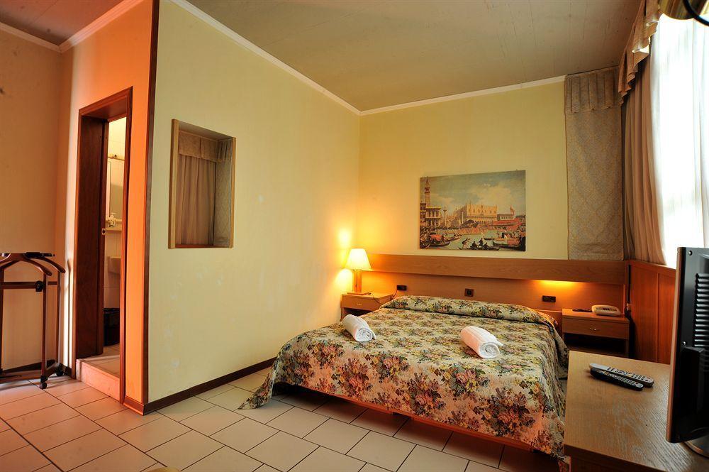 Hotel Cristallo Barga Fornaci di Barga Exteriör bild