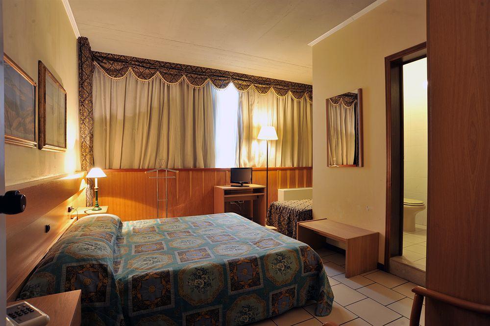 Hotel Cristallo Barga Fornaci di Barga Exteriör bild