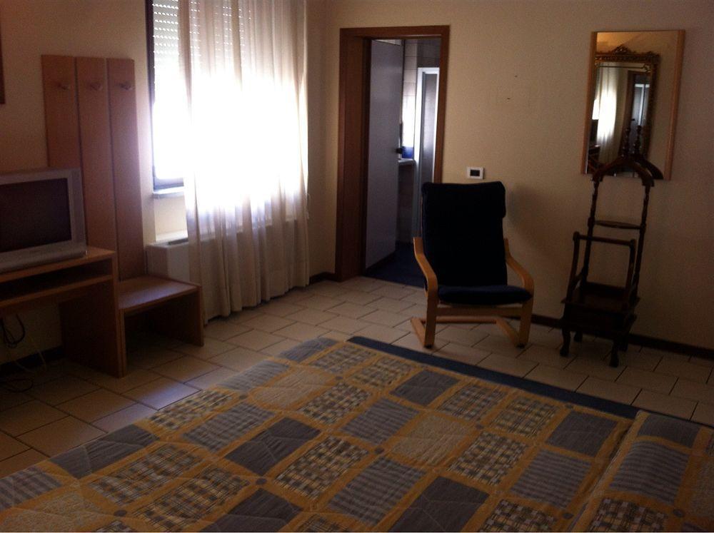Hotel Cristallo Barga Fornaci di Barga Exteriör bild